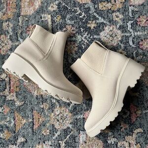 VIVAIA Everly Round Toe Chunky Platform Travel Boots in Beige Sz EU 40 US 9